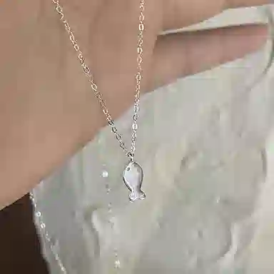 925
