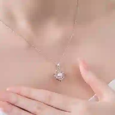 925