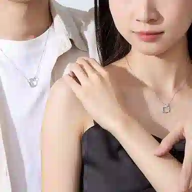 925