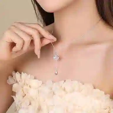 925