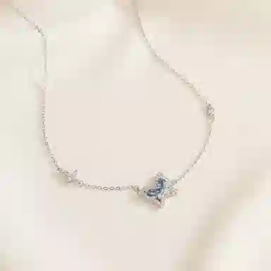 925