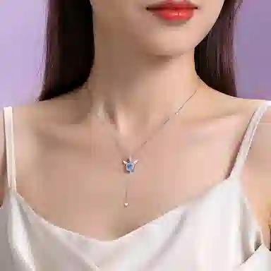 925