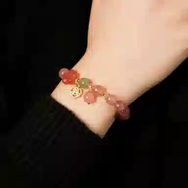 子婳 桃之夭夭八方来财时来运转女神招桃花正缘新中式国潮复古轻奢百搭首饰#好运 草莓晶 手串 女款