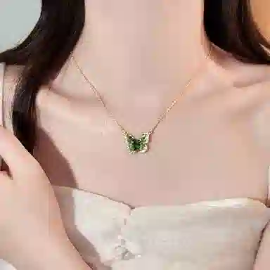 子婳 百搭绿色渐变蝴蝶高级感轻奢小众锁骨链配饰品时髦显气质 合金 项链 女款