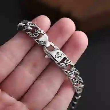 925