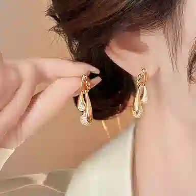 子婳 不规则金色满钻水滴独特时尚轻奢高级感 合金 耳环 女款