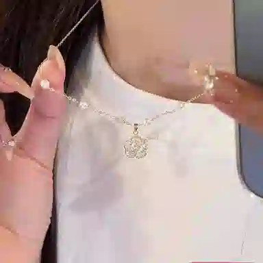 925