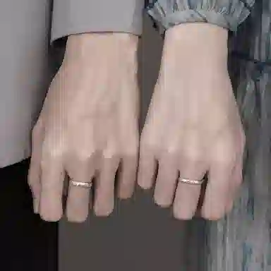 925