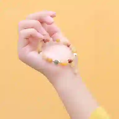 子婳 彩色宝石糖果手链好运福牌吉祥如意平安顺逐小众轻奢简约百搭闺蜜手饰 金丝玉 手串 女款