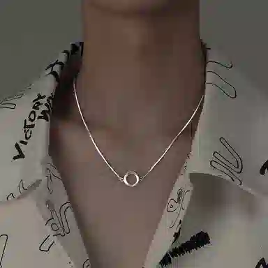 925