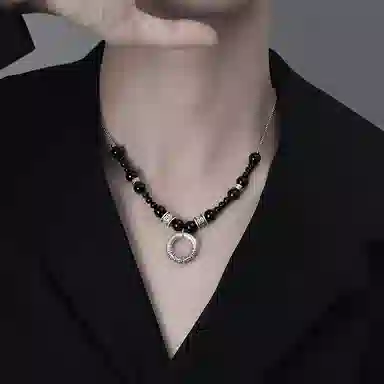 925