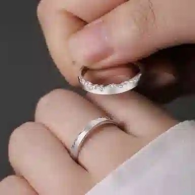 925