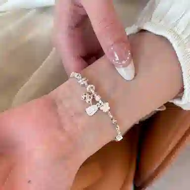 925