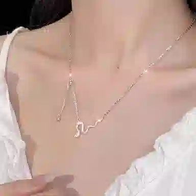925
