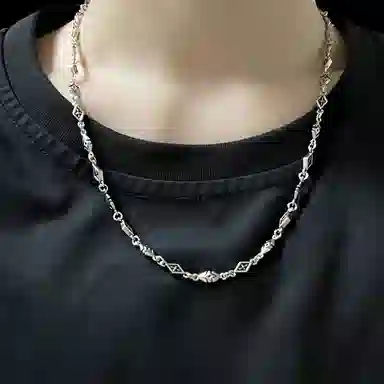 925