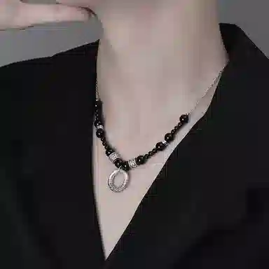 925