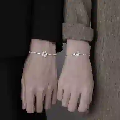 925