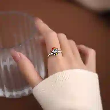 925