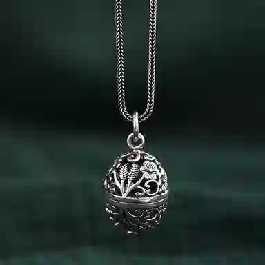 925