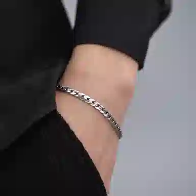 925
