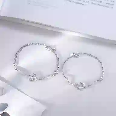 925