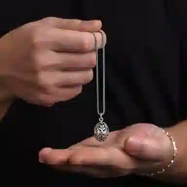 925