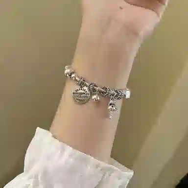 925