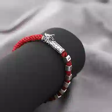 925