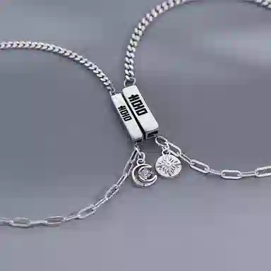 925