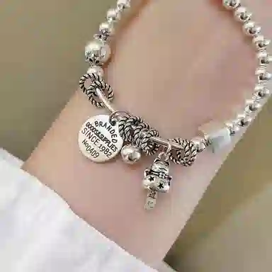 925