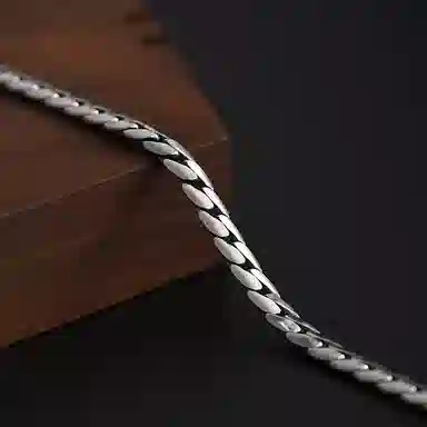 925