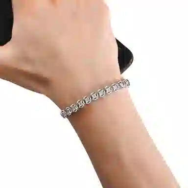 925