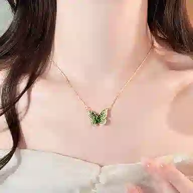 子婳 百搭绿色渐变蝴蝶高级感轻奢小众锁骨链配饰品时髦显气质 合金 项链 女款