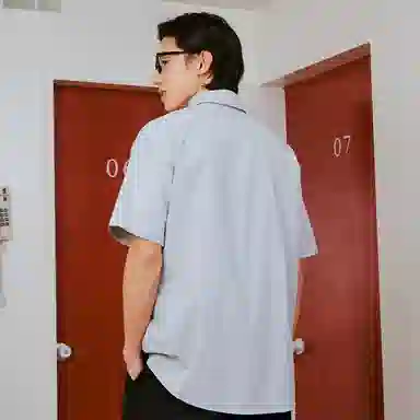 红豆 无性别主义中性风凉感透气不闷汗轻薄舒适冰丝基础款防晒衬衣轻奢高级感时尚通勤外套户外运动百搭宽松单排扣短袖衬衫 男女同款