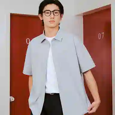 红豆 无性别主义中性风凉感透气不闷汗轻薄舒适冰丝基础款防晒衬衣轻奢高级感时尚通勤外套户外运动百搭宽松单排扣短袖衬衫 男女同款