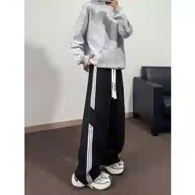 MADONA Classic Wide-Leg Jeans