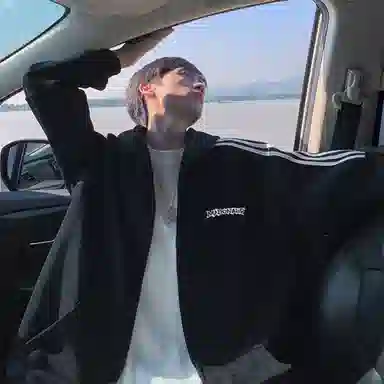 MADONA Classic Striped Logo Hoodie