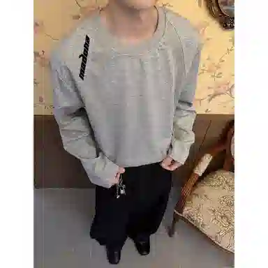 MADONA Basic Logo Crewneck Sweatshirt