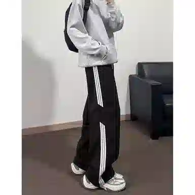 MADONA Classic Wide-Leg Jeans