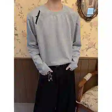 MADONA Basic Logo Crewneck Sweatshirt