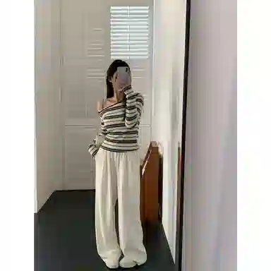 9c collective chic2025 T