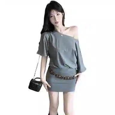 黛尔佳人 斜肩包臀露肩裙带腰带短袖连衣裙 女款