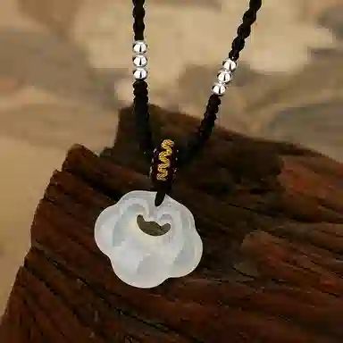 【凉玉消暑|冰透】中国 银世城 吉祥富贵祥云锁 新中式显白转运招财纳福平安喜乐 简约轻奢时尚百搭高级感#好运 玉髓 吊坠 男女同款情侣款