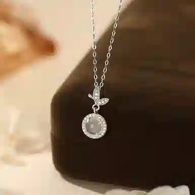 【招财招桃花】 周大生 转运三叶草玄学 招财福蝶 白月光好运玉满福新中式清透气质优雅锁骨链天然 玉髓 项链 男女同款情侣款