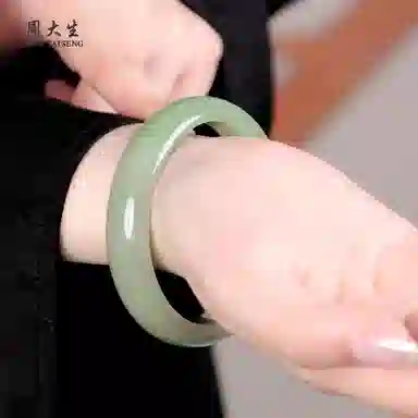 周大生 国风好运 新中式气质古典风优雅温婉大气绿色 晶莹玉润气质美 东陵玉 手镯 女款