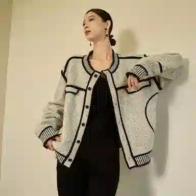 Yiwanshido Contrast Knit Cardigan