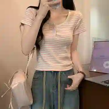 LAKESI T