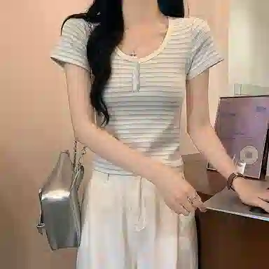 LAKESI T