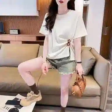 LAKESI T