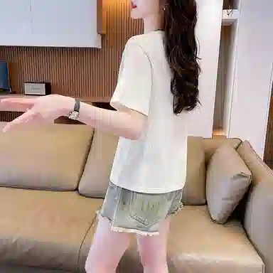 LAKESI T